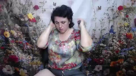 Snapshot of luciami chatting on October 12, 7:12 am LuciaMi online show from October 12, 7:12 am