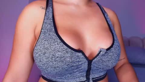 instagram luciana417  online show from December 2, 3:05 am