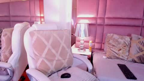  lucia wallace  online show from February 15, 6:44 am