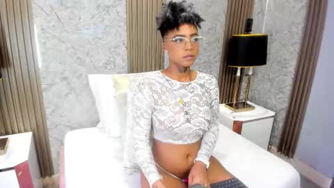  lucia wallace  online show from February 21, 12:46 am