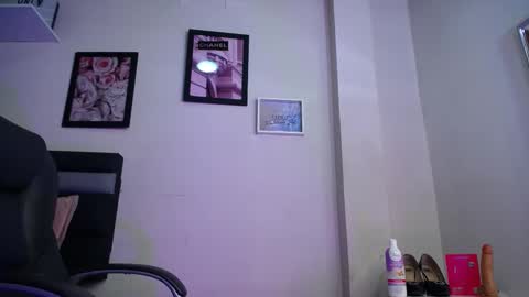 Snapshot of lucigh_ chatting on October 18, 12:04 am Luci online show from October 18, 12:04 am