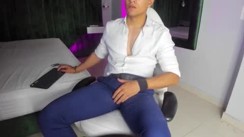 Snapshot of lucii_fer_ chatting on October 17, 11:58 am Leo online show from October 17, 11:58 am