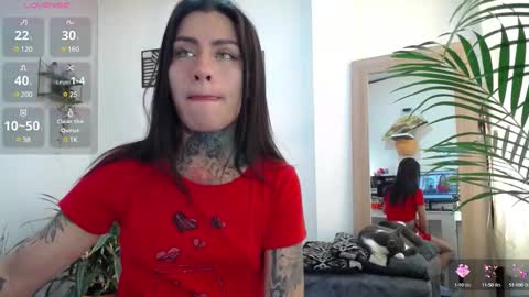 Snapshot of luciiana_lol chatting on February 17, 1:00 pm luciiana online show from February 17, 1:00 pm