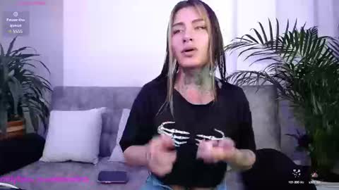 Snapshot of luciiana_lol chatting on September 9, 11:05 pm luciiana online show from September 9, 11:05 pm