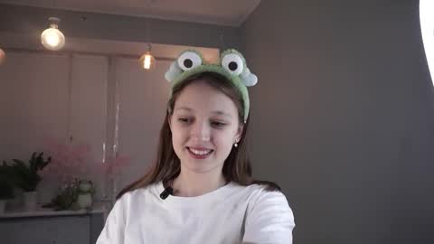 Mira online show from December 18, 5:08 pm