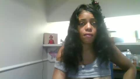 Snapshot of lucky_themilf chatting on December 17, 6:13 am lucky_themilf online show from December 17, 6:13 am