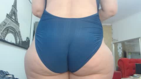 Snapshot of luckyanabella chatting on September 21, 12:42 pm Ana online show from September 21, 12:42 pm