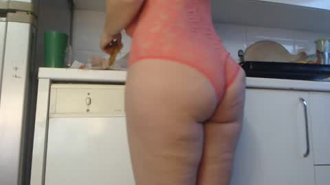 Snapshot of luckyanabella chatting on February 21, 5:35 am Ana online show from February 21, 5:35 am
