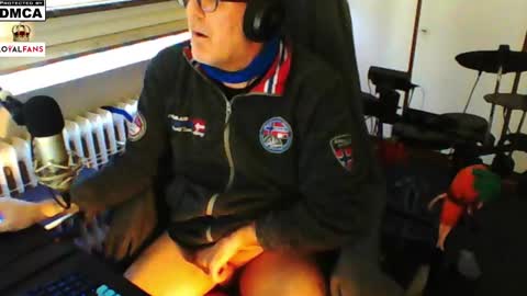        call me  Stefan online show from March 2, 12:22 pm