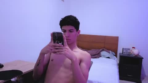 Lu Independent Model online show from April 9, 6:19 am