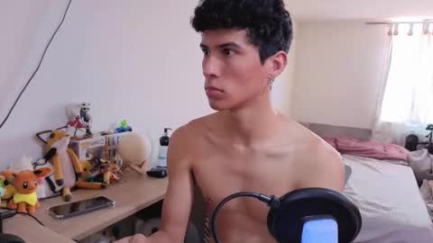 Lu Independent Model online show from March 4, 4:48 pm