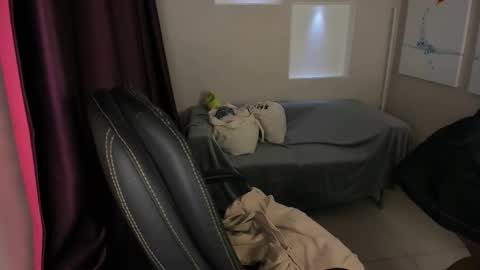 Laura online show from October 9, 8:03 pm