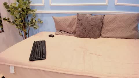 lucy_canel online show from November 2, 7:36 pm