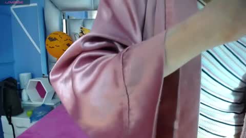  SleepyAbuela online show from October 25, 3:01 pm