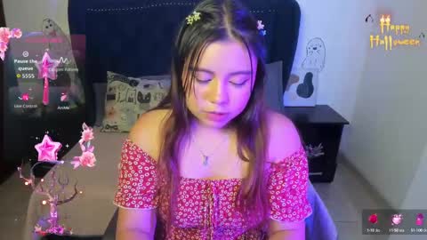 Snapshot of lucypetit chatting on October 9, 3:50 pm Lucy Petit online show from October 9, 3:50 pm