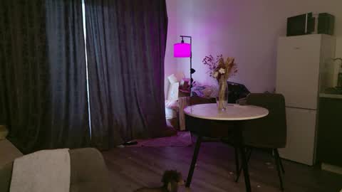 Lucy Rose online show from May 15, 4:21 am