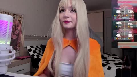 Snapshot of lucysbrain chatting on December 5, 9:11 pm Lucy online show from December 5, 9:11 pm
