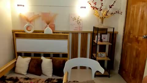 lucyvane online show from February 4, 2:32 pm