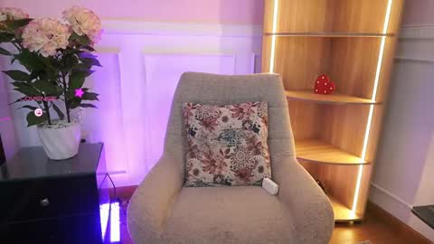 lucyweisser online show from May 2, 9:09 pm