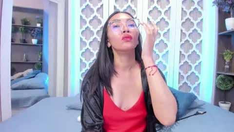 Snapshot of lucyy_liiu chatting on March 1, 11:47 pm Lucy Liiu online show from March 1, 11:47 pm