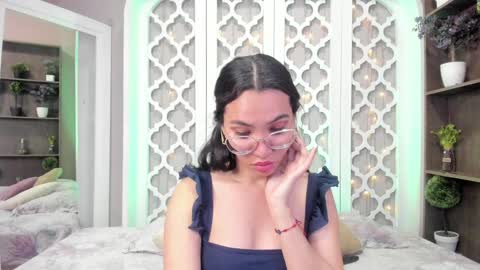 Snapshot of lucyy_liiu chatting on January 26, 1:52 am Lucy Liiu online show from January 26, 1:52 am
