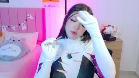 LUCYY FROM HOME  online show from October 28, 3:18 am