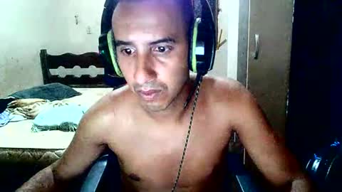 luis180739 online show from January 19, 6:23 am