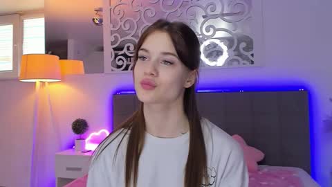 LuisaClover online show from March 12, 1:59 pm