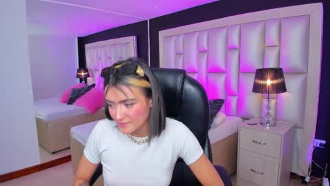 Luisa  online show from November 26, 6:59 pm