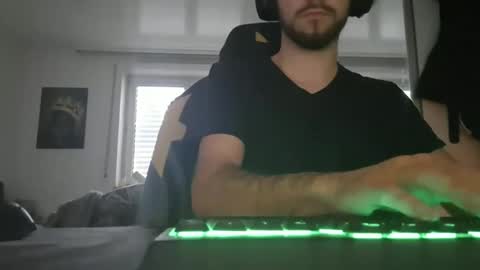 lukasschoetz online show from February 18, 1:22 pm