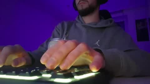 lukasschoetz online show from November 19, 8:51 pm