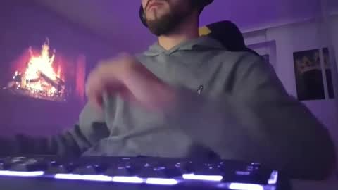 lukasschoetz online show from November 23, 4:27 pm