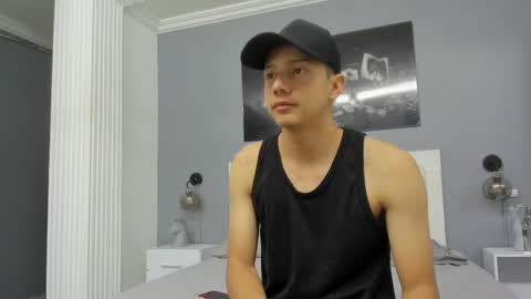 Snapshot of luke_julien chatting on March 11, 12:17 pm Luke Julien online show from March 11, 12:17 pm
