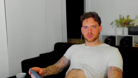 Snapshot of lukeglanton17 chatting on September 11, 4:03 am Luke online show from September 11, 4:03 am