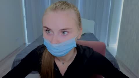 Snapshot of lukeriamoon chatting on September 13, 5:43 am lukeriamoon online show from September 13, 5:43 am