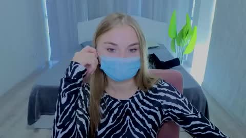 Snapshot of lukeriamoon chatting on September 26, 6:32 am lukeriamoon online show from September 26, 6:32 am