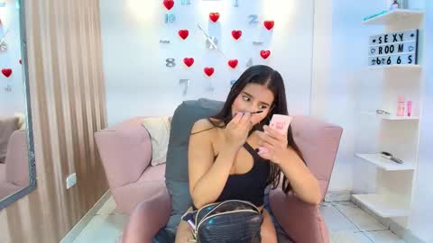 Luna And Titan  online show from February 28, 4:05 am