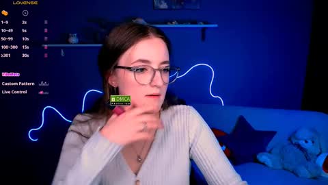 Snapshot of luna_berryy chatting on February 12, 8:40 pm luna_berryy online show from February 12, 8:40 pm