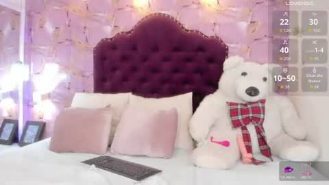 Luna Bloom online show from June 23, 4:09 am