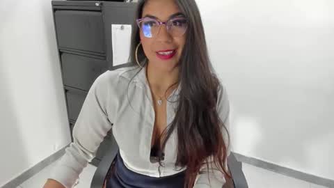 luna  online show from June 1, 6:20 pm