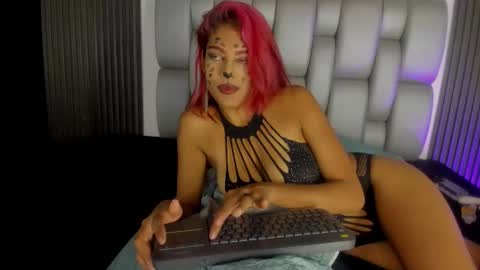 luna_ember online show from October 31, 1:44 pm