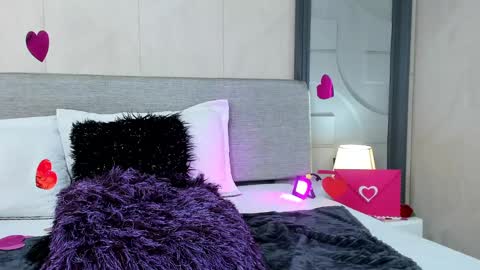 Snapshot of luna_fioree chatting on February 20, 9:20 pm  Luna Fioree  online show from February 20, 9:20 pm