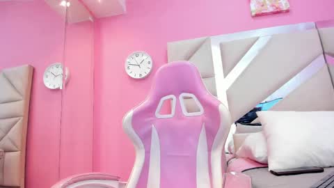 luna_hix online show from May 1, 3:44 am