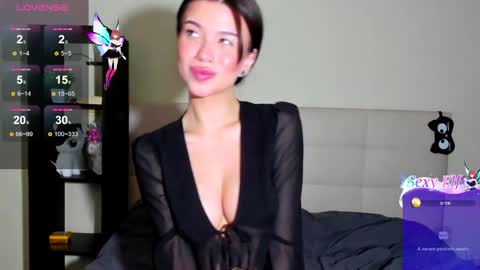 Hi everyone my name is Tina   online show from April 8, 11:08 pm