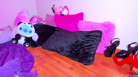 Luna Luuvz online show from March 5, 6:12 am
