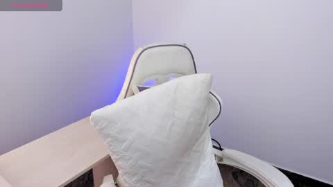 luna rose online show from June 7, 12:49 am