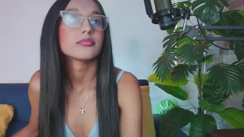 luna_valen online show from May 28, 4:32 am