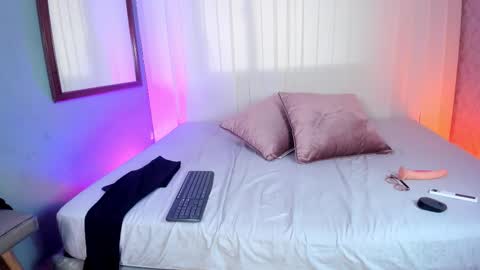 Luna  online show from January 5, 5:27 pm