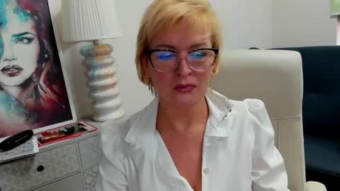 L u n a online show from April 23, 7:16 am