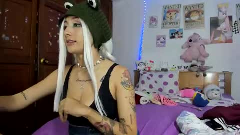 Snapshot of lunacristal_moon chatting on October 12, 8:29 am lunacristal_moon online show from October 12, 8:29 am